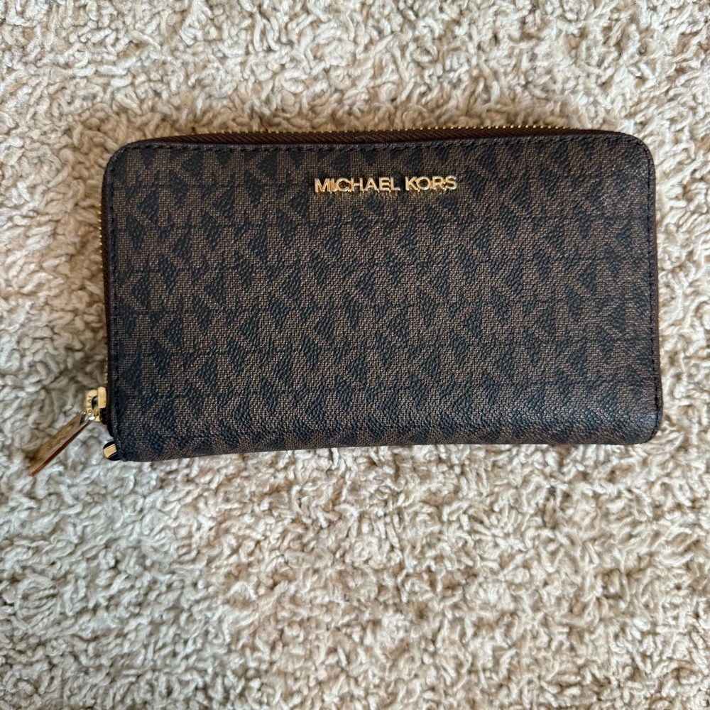 Michael Kors Large Zipper Wallet